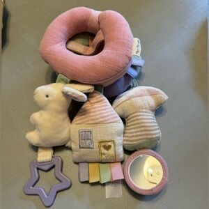 NWOT Never used Bitzy Bespoke Itzy Bitzy Spiral Car Seat Activity Toy